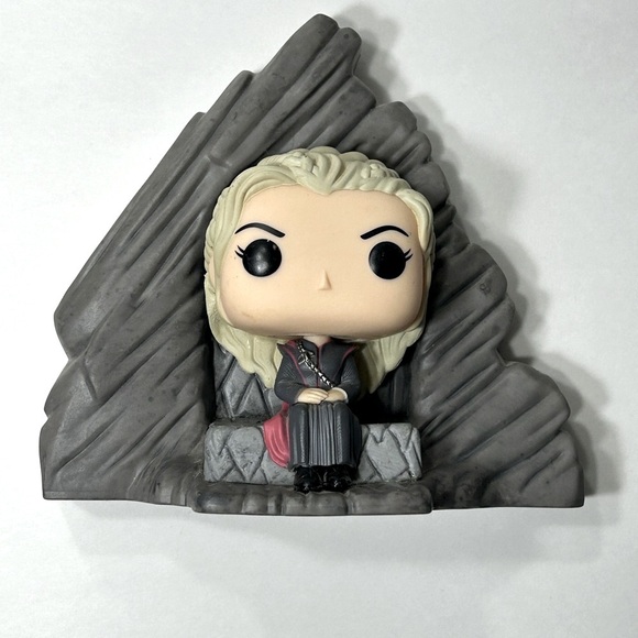 Game of Thrones x Funko POP #63 - Daenerys Targaryen on Dragonstone Throne - Picture 1 of 5